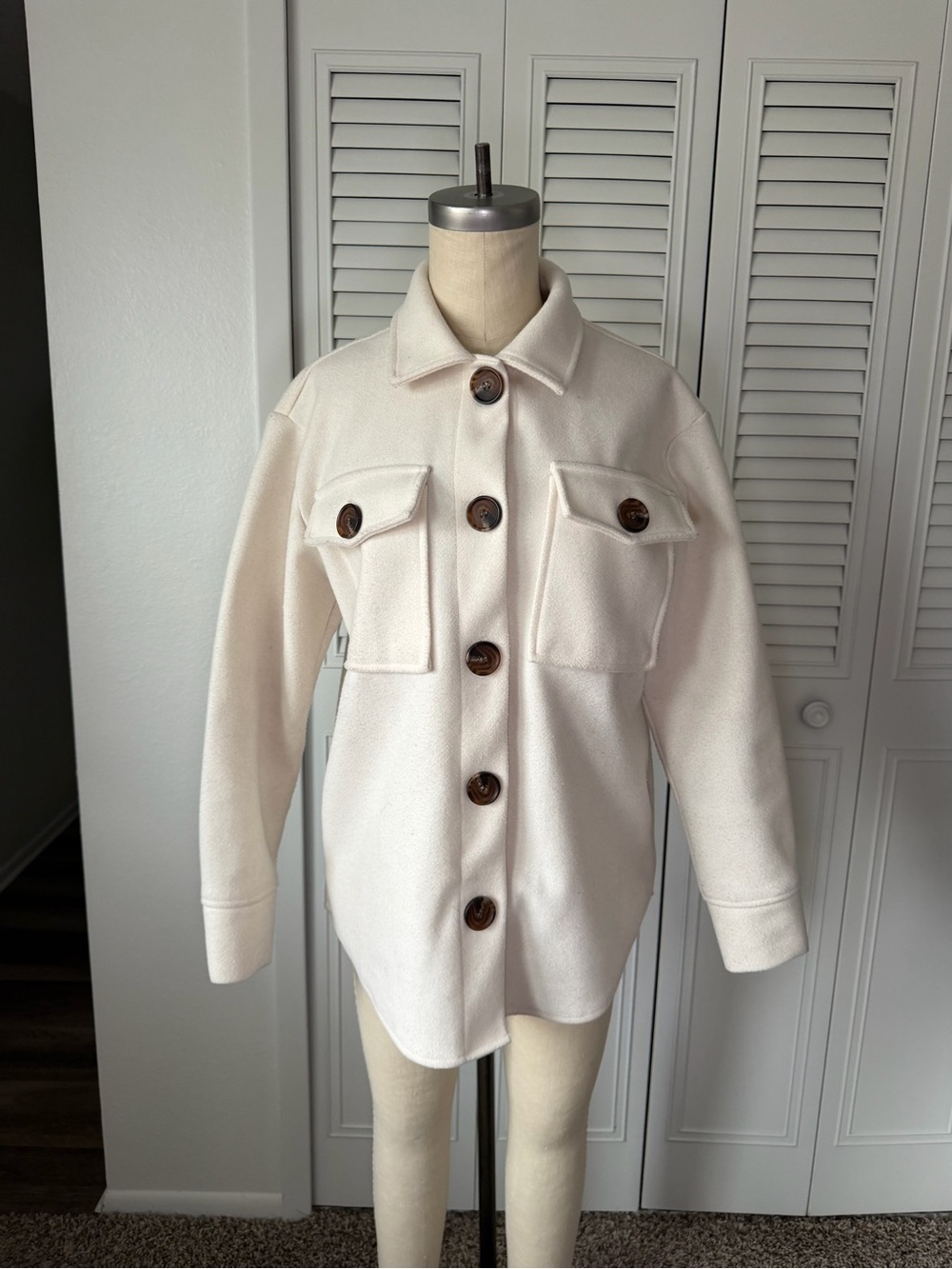 Women's Cream Button-Front Shacket Jacket